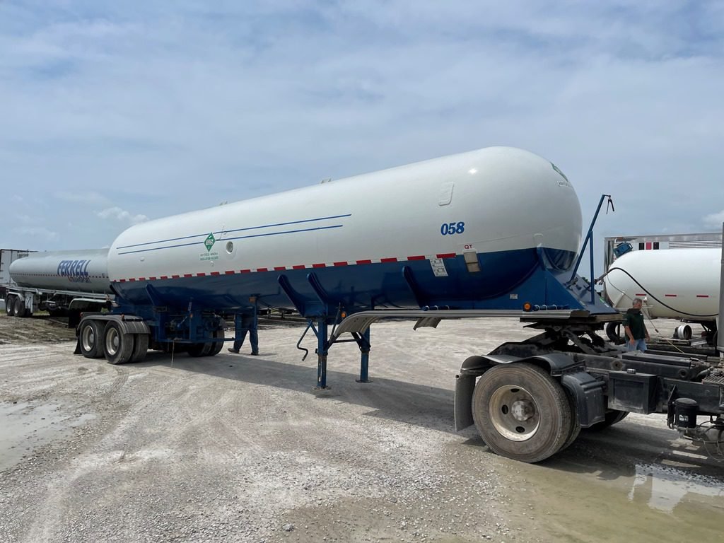 Superior NH3 Transport 10,450 Gallon Tanker Trailer