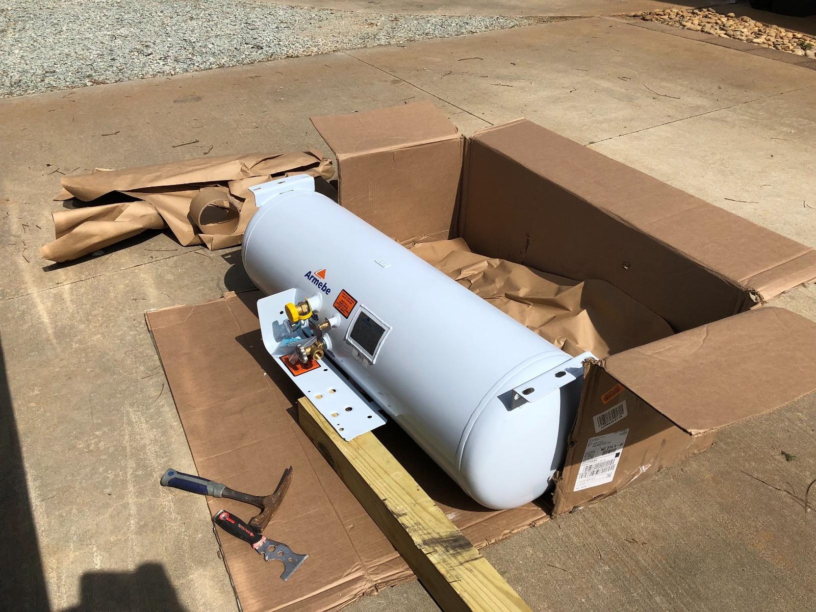 Flame King YSN293 29.3 Gallon Horizontal ASME Propane Tank