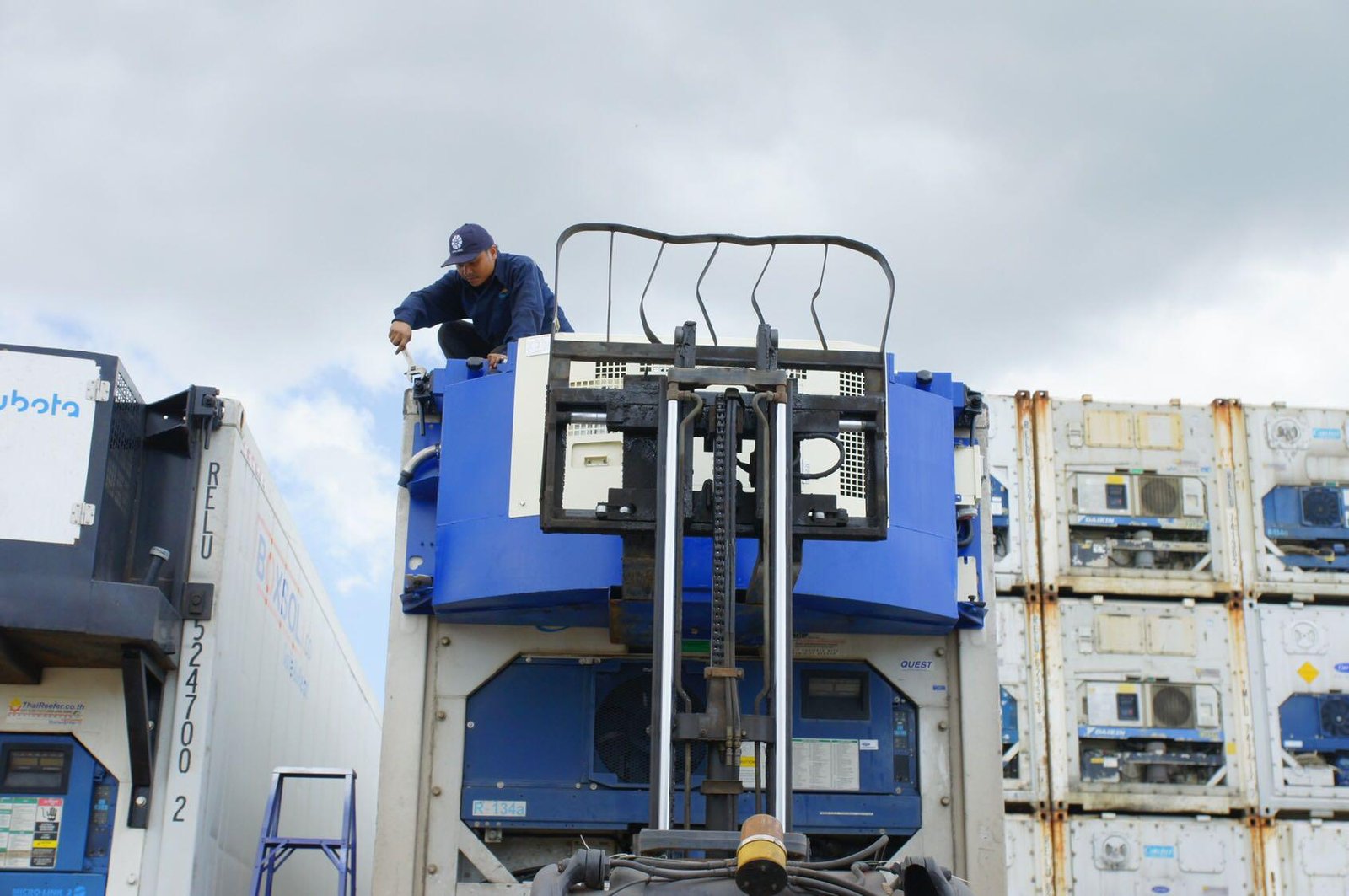 Carrier PowerLINE Clip-On Reefer Generator Set
