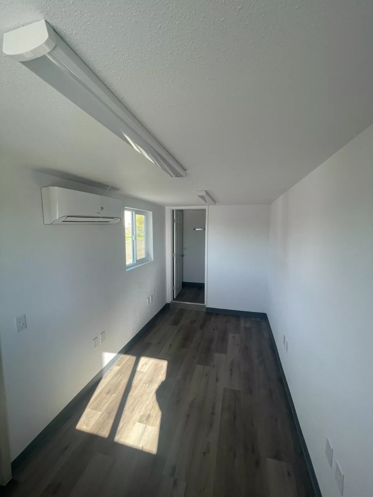 Linked Equipment 20-Foot Office Refurbished Shipping Container