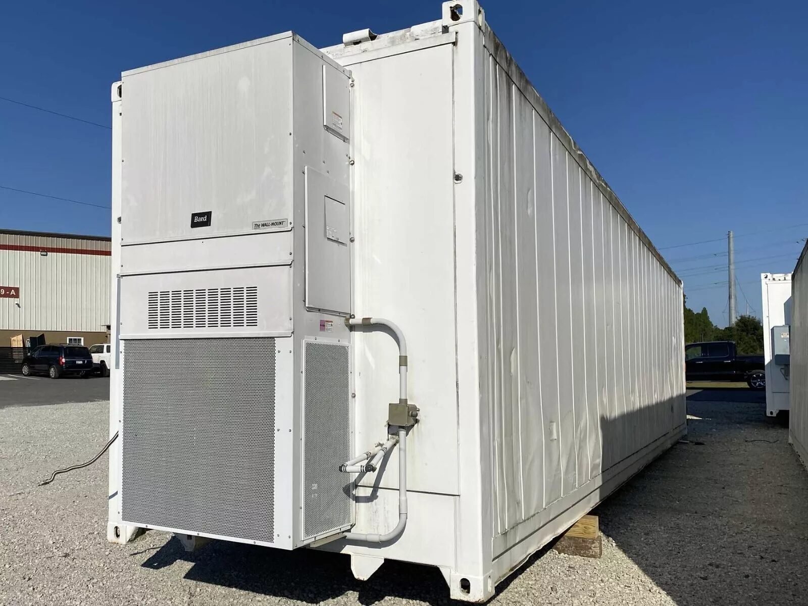 40ft High-Cube Insulated Shipping Container with 5 Ton Bard HVAC